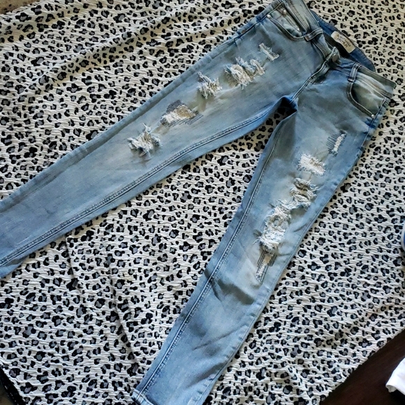 Almost famous jeans size 3 woman's. Blue color - Picture 5 of 7